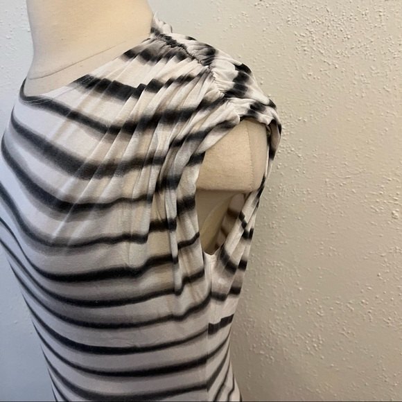 W by Worth Black & White Stripe Short Sleeve Rouched Shoulder Top Small - Picture 2 of 9